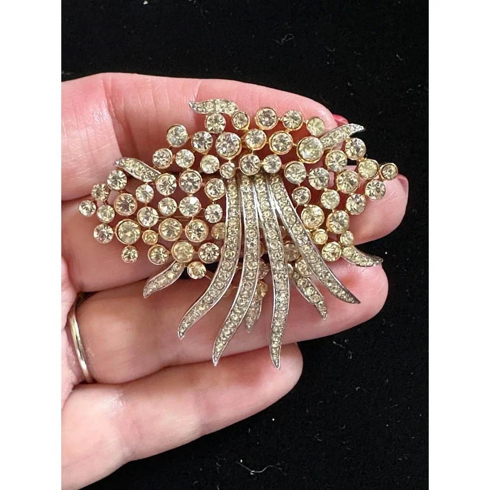 Vintage Trifari Rhinestone Waterfall Brooch - Picture 4 of 4